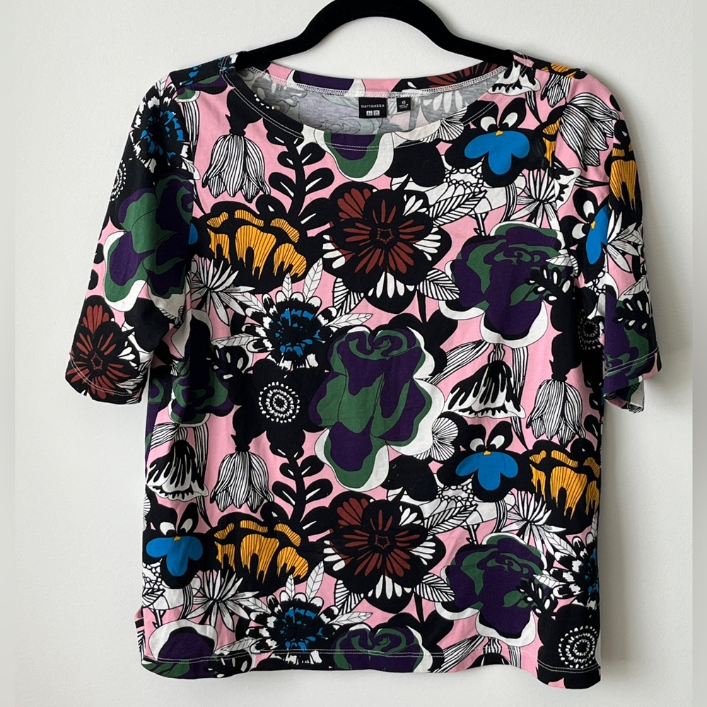 Marimekko Floral Print Women's T-Shirt XS (and also a small)
